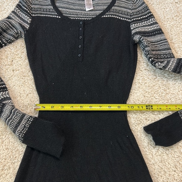 PATAGONIA M Rios style lambs wool blend sweater dress in black and white - Picture 8 of 8